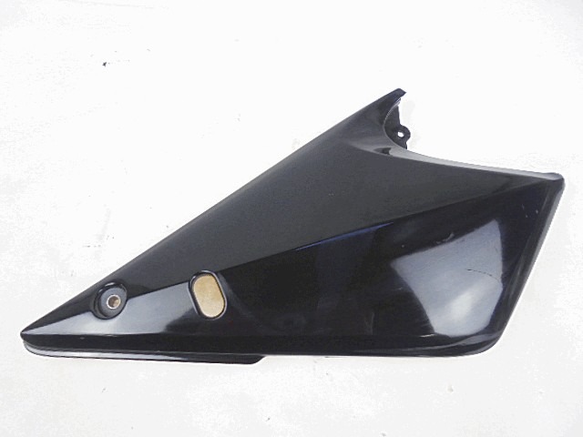 CARENA DESTRA INFERIORE SELLA SUZUKI GSF 600 BANDIT 2000 - 2005 4711031F00019 LOWER SADDLE LEFT FAIRING CON DIFETTO