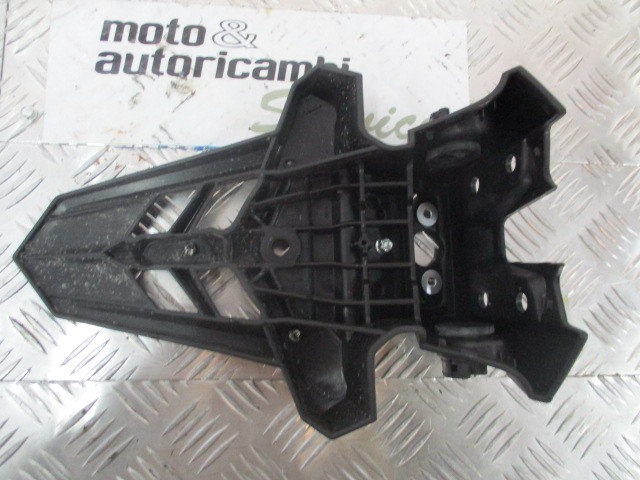 PARAFANGO POSTERIORE SUPPORTO TARGA HONDA CBR 500R (2016) 80100-MJW-J00ZA PC44E KW35 KM320 