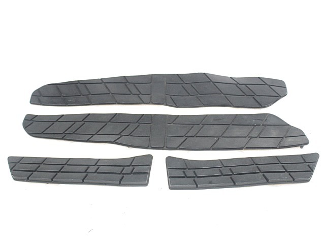 SET TAPETINI PEDANE SUZUKI BURGMAN 250 2001 - 2003 48211-14G00-291 48231-14G00-291 FOOTRESTS MATS SET