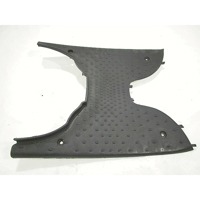 CARENA POGGIA PIEDI CENTRALE APRILIA SCARABEO 100 4T 1999-2002  AP8258715 FOOTREST FAIRING ATTACCHI DANNEGGIATI CON GRAFFI