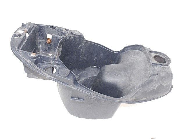 VASCA SOTTOSELLA PIAGGIO LIBERTY 50 LE CATALYZED 2004 - 2004 UNDERSADDLE BOX PICCOLO DIFETTO