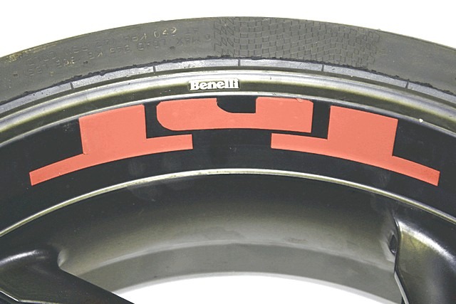 CERCHIO RUOTA POSTERIORE 17 POLLICI BENELLI TNT TORNADO NAKED TRE 899 S 2008 - 2011 R30037210100E REAR WHEEL CON LEGGERI GRAFFI