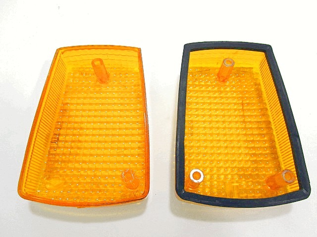 COPPIA PLASTICA VETRO FRECCE PER MOTO CICLOMOTORE D'EPOCA STANLEY AU40H 047-1031 TURN LIGHT GLASS ATTACCO DANNEGGIATO