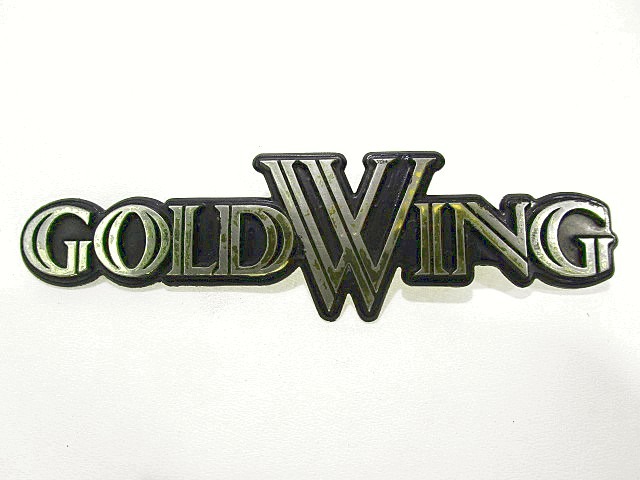 STEMMA GOLDWING SOTTOSELLLA DESTRA HONDA GOLD WING GL 1100 1980 - 1983 83605-463-000 RIGHT UNDERSADDLE EMBLEM ATTACCO DANNEGGIATO