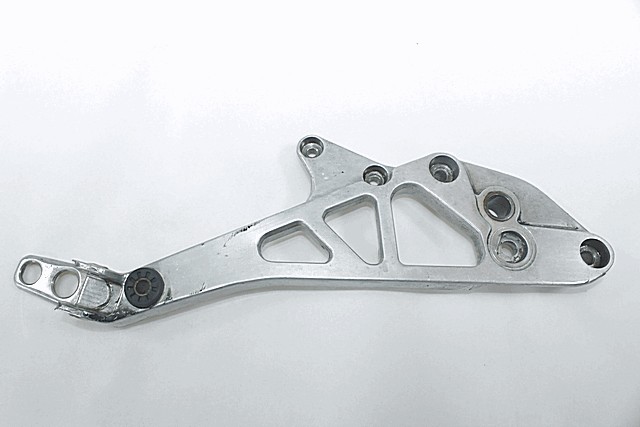 STAFFA SUPPORTO PEDANE DESTRA HONDA VF 400 1983 - 1986 50600KE7000 RIGHT FOOTRESTS BRACKET CON LEGGERI SEGNI DI USURA 