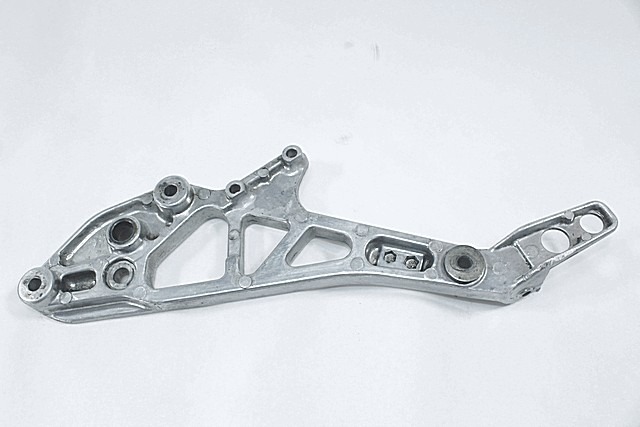 STAFFA SUPPORTO PEDANE DESTRA HONDA VF 400 1983 - 1986 50600KE7000 RIGHT FOOTRESTS BRACKET CON LEGGERI SEGNI DI USURA 