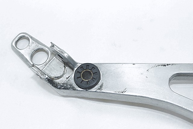 STAFFA SUPPORTO PEDANE DESTRA HONDA VF 400 1983 - 1986 50600KE7000 RIGHT FOOTRESTS BRACKET CON LEGGERI SEGNI DI USURA 