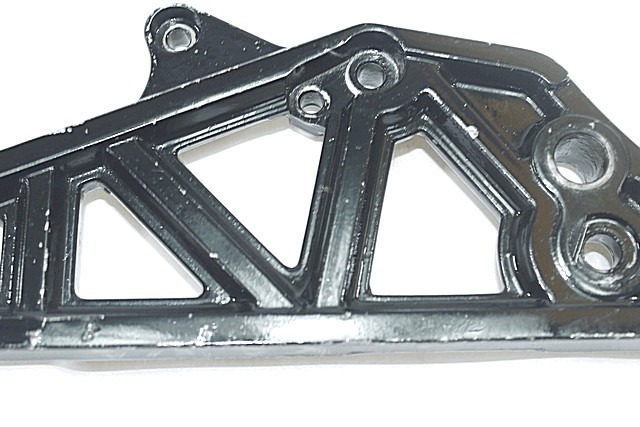 STAFFA SUPPORTO PEDANE DESTRA HONDA VF 400 1983 - 1986 50600KE7000 RIGHT FOOTRESTS BRACKET CON LEGGERI SEGNI DI USURA 