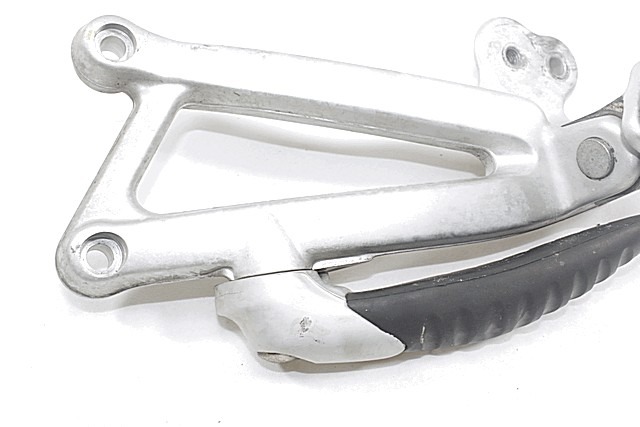 PEDANA POSTERIORE SINISTRA CON MANIGLIA DUCATI ST2 1997 - 2002 82410411C 037069860 REAR LEFT FOOTREST CON SEGN DI USURA 