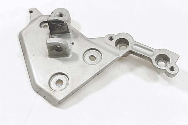 SUPPORTO PEDANA ANATERIORE DESTRA TRIUMPH TIGER 1050 2006 - 2012 T2081260 FONT RIGHT FOOTREST BRACKET