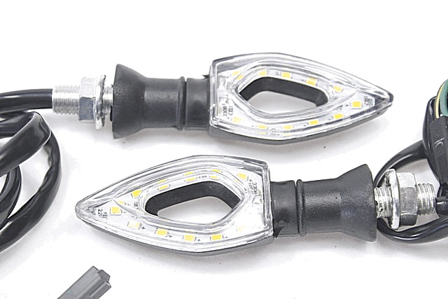 COPPIA FRECCE A LED INDICATORI DI DIREZIONE PER MOTO UNIVERSALI FLASHER LIGHTS 