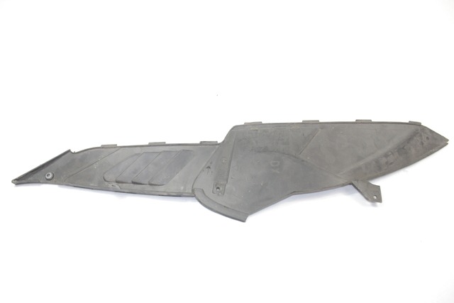 RIVESTIMENTO DESTRA TUNNEL PEDANA MADISON 125 1999 - 2001 1-000-297-014 RIGHT FOOTBOARD COVER 