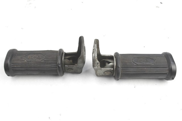 DUCATI SPORT 500 DESMO COPPIA PEDANE POSTERIORI 76 - 84 REAR FOOTRESTS