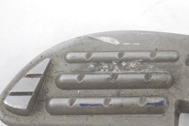 YAMAHA MAXSTER XQ 125 5HTF74300000 PEDANA POSTERIORE SINISTRA 2000 - 02 REAR LEFT FOOTREST SEGNI DI USURA