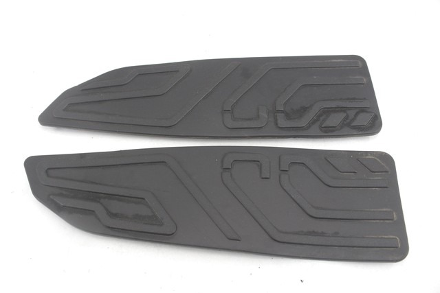 KYMCO X-TOWN 300 64340ABD2C00 64320ABD2C00 TAPPETINI PEDANA CENTRALI 16 - 20 FOOTBOARD REAR MATS