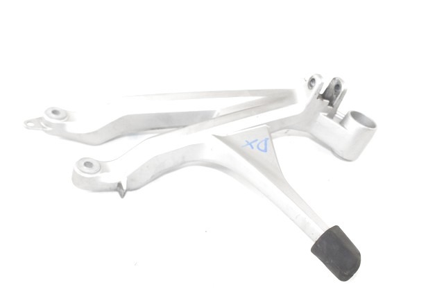 HONDA VFR 800 F 50671MJMD00 STAFFA PEDANA POSTERIORE DESTRA RC97 14 - 16 REAR RIGHT FOOTREST HOLDER LEGGERI SEGNI DI USURA