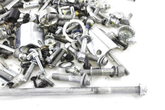 PIAGGIO MP3 300 HPE SET BULLONERIA VITI GENERICO DAL 2019 BOLTS SET