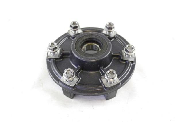 TRIUMPH STREET TRIPLE RS 765 T2010601 MOZZO RUOTA POSTERIORE 17 - 19 REAR WHEEL HUB