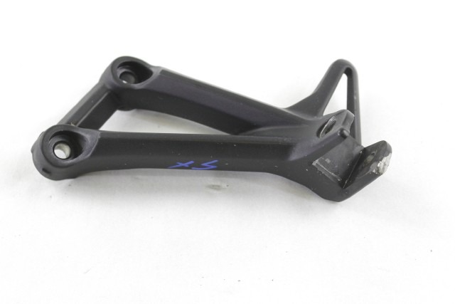 YAMAHA MT-09 1RC2741L0100 STAFFA PEDANA POSTERIORE SINISTRA RN29 13 - 16 REAR LEFT FOOTREST HOLDER LEGGERO GRAFFIO