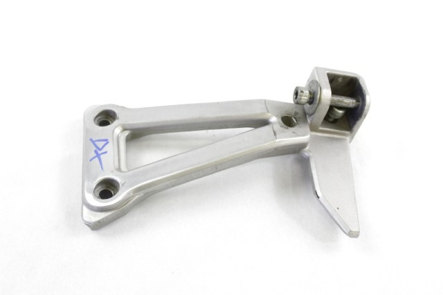 SUZUKI GSF 400 BANDIT 4360010D00 STAFFA PEDANA POSTERIORE DETSRA 91 - 97 REAR RIGHT FOOTREST HOLDER