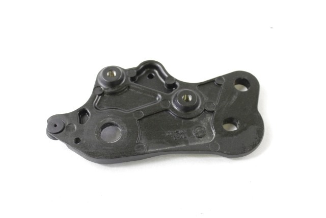 YAMAHA MT-07 B34274A40000 ADATTATORE STAFFA PEDANA DESTRA RM18 19 - 20 RIGHT FOOTREST BRACKET ADAPTER