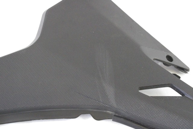 APRILIA TUONO 125 897691 FIANCHETTO CENTRALE DESTRA 17 - 20 RIGHT SIDE COVER LEGGERO SEGNO DI USURA