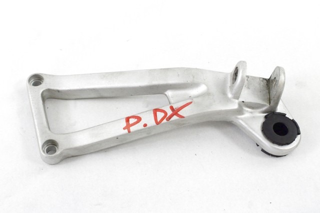 DUCATI 750 SPORT IE 82410451A STAFFA PEDANA POSTERIORE DESTRA 01 - 02 REAR RIGHT FOOTREST HOLDER GOMMA DANNEGGIATA