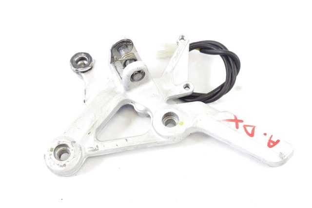 APRILIA SHIVER 900 894584 STAFFA PEDANA ANTERIORE DESTRA 17 - 20 FRONT RIGHT FOOTREST HOLDER SEGNI DI USURA