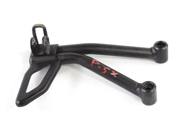 SUZUKI SV 650 4382018K00 STAFFA PEDANA POSTERIORE SINISTRA WCX0 16 - 22 REAR LEFT FOOTREST HOLDER CON GRAFFIO