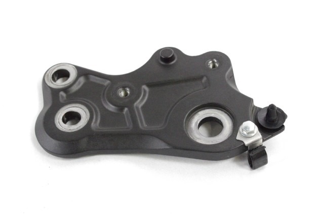 YAMAHA MT-07 B34274A40000 ADATTATORE STAFFA PEDANA DESTRA RM18 19 - 20 RIGHT FOOTREST BRACKET ADAPTER