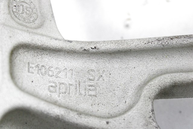 APRILIA RSV TUONO 1000 R AP8154071 STAFFA PEDANA POSTERIORE SINISTRA 06 - 10 REAR LEFT FOOTREST HOLDER CON GRAFFIO AP8145047