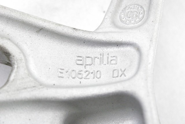 APRILIA RSV TUONO 1000 R AP8146566 STAFFA PEDANA POSTERIORE DESTRA 06 - 10 REAR RIGHT FOOTREST HOLDER 