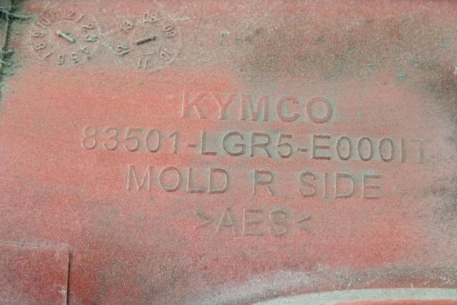 KYMCO LIKE 125 83501LGR5E000IT CARENA FIANCHETTO DESTRA 09 - 17 RIGHT SIDE MOLD ATTACCHI DANNEGGIATI