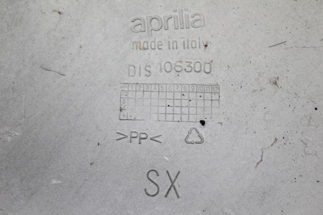 APRILIA SCARABEO 500 AP8178341 CARENA CENTRALE SINISTRA 02 - 06 CENTRAL LEFT FAIRING STRISCIATA