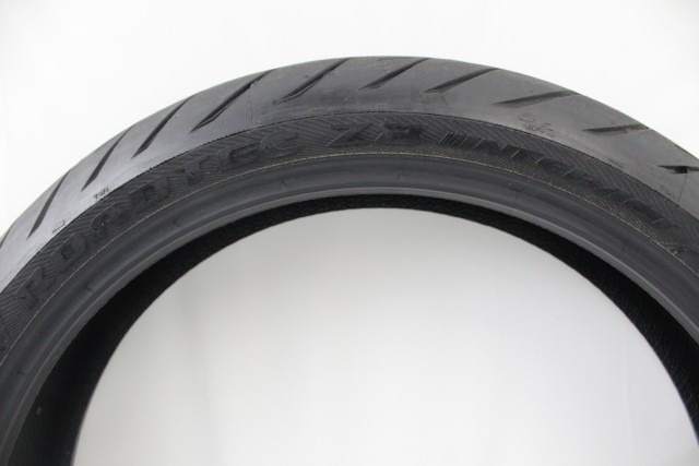 PNEUMATICO ANTERIORE MOTO METZELER ROADTEC Z3 INTERACT 120/70 R17 M/C (58W) ANNO 2020 TYRE 3,28 MM