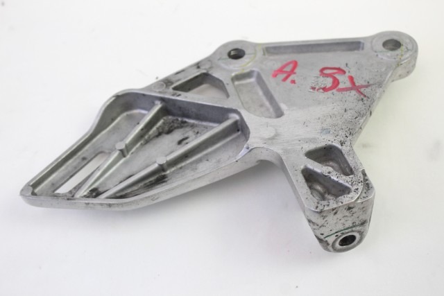 HONDA CBR 650 R 50700MKND50 STAFFA PEDANA ANTERIORE SINISTRA RH01 19 - 20 FRONT LEFT FOOTREST HOLDER