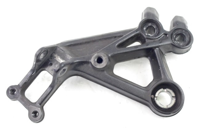 KTM 125 DUKE 93003038000 STAFFA PEDANA ANTERIORE SINISTRA 21 - 23 FRONT LEFT FOOTREST HOLDER
