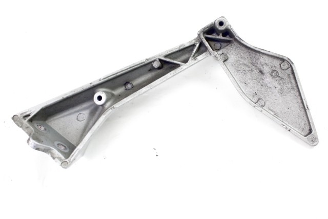 KTM 390 DUKE 90103048000 STAFFA PEDANA POSTERIORE SINISTRA 12 - 16 REAR LEFT FOOTREST HOLDER LEGGERO GRAFFIO