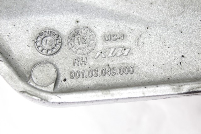 KTM 390 DUKE 90103049000 STAFFA PEDANA POSTERIORE DESTRA 12 - 16 REAR RIGHT FOOTREST HOLDER