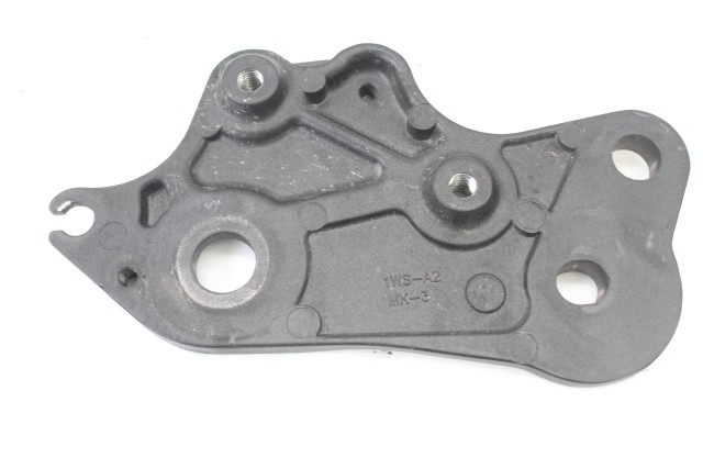 YAMAHA MT-07 B34274A40000 ADATTATORE STAFFA PEDANA DESTRA RM34 MTN690 21 - 24 RIGHT FOOTREST ADAPTER