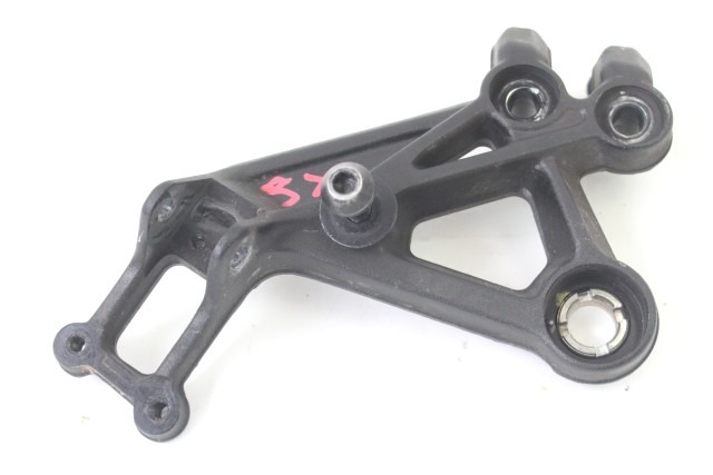 KTM 125 DUKE 93003038000 STAFFA PEDANA ANTERIORE SINISTRA 21 - 23 FRONT LEFT FOOTREST HOLDER