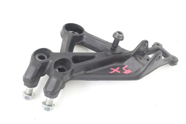 KTM 125 DUKE 93003038000 STAFFA PEDANA ANTERIORE SINISTRA 21 - 23 FRONT LEFT FOOTREST HOLDER