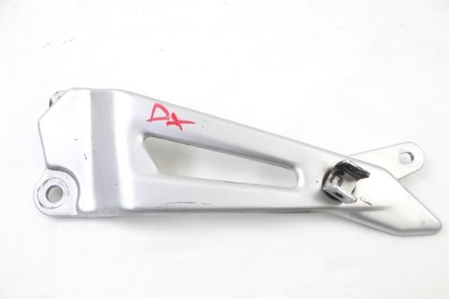 YAMAHA YBR 125 3D9F74620000 STAFFA PEDANA POSTERIORE DESTRA RE05 14 - 17 REAR RIGHT FOOTREST HOLDER