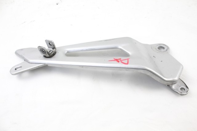YAMAHA YBR 125 3D9F74620000 STAFFA PEDANA POSTERIORE DESTRA RE05 14 - 17 REAR RIGHT FOOTREST HOLDER