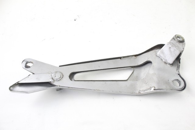 YAMAHA YBR 125 3D9F74620000 STAFFA PEDANA POSTERIORE DESTRA RE05 14 - 17 REAR RIGHT FOOTREST HOLDER