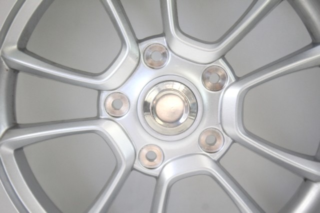 VESPA PRIMAVERA 125 1C003879R CERCHIO RUOTA ANTERIORE 21 - 24 FRONT WHEEL