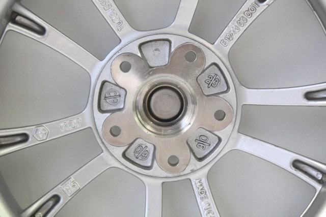 VESPA PRIMAVERA 125 1C003879R CERCHIO RUOTA ANTERIORE 21 - 24 FRONT WHEEL