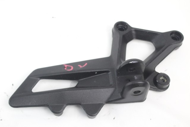 KTM 1290 SUPER DUKE GT 6130303910033S STAFFA PEDANA ANTERIORE DESTRA 19 - 21 FRONT RIGHT FOOTREST HOLDER 6130303900033S