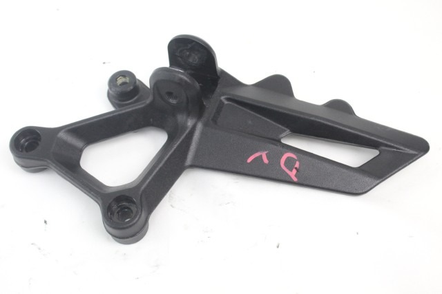 KTM 1290 SUPER DUKE GT 6130303910033S STAFFA PEDANA ANTERIORE DESTRA 19 - 21 FRONT RIGHT FOOTREST HOLDER 6130303900033S