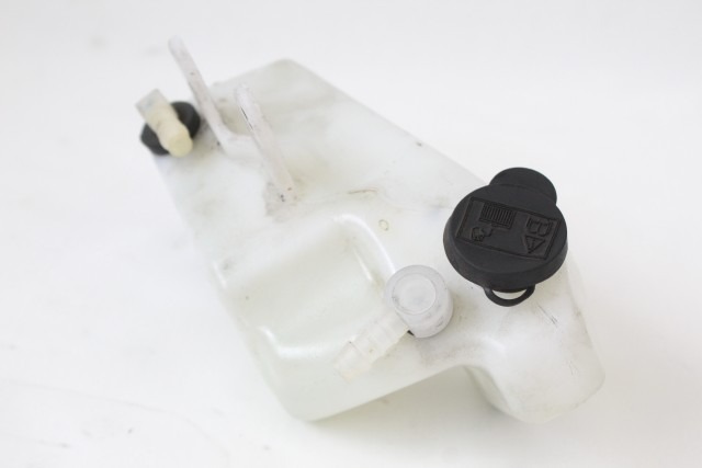 TRIUMPH STREET TRIPLE RS 765 T2109765 VASCHETTA ACQUA RADIATORE 20 - 22 WATER TANK T2100911
